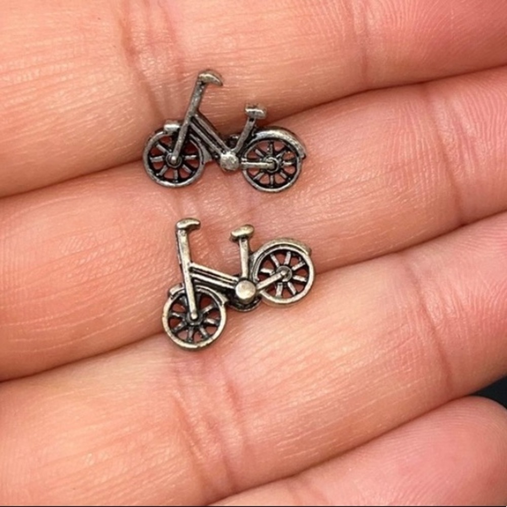 Silver tone bike 🚲 earrings studs